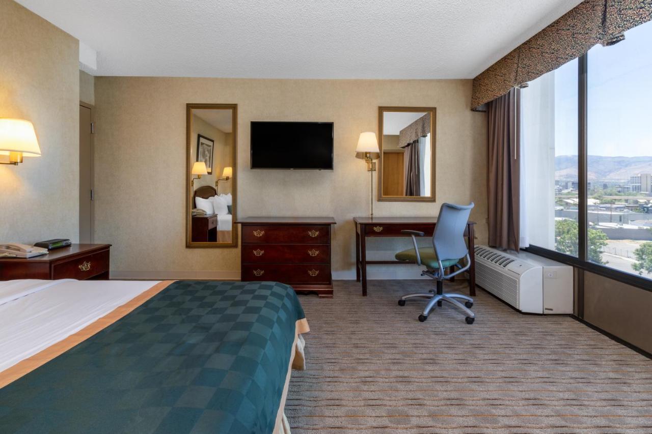 Ramada By Wyndham Reno Hotel & Casino Exterior photo